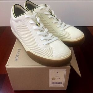 Rothy’s Lace Up Sneaker in Vanilla